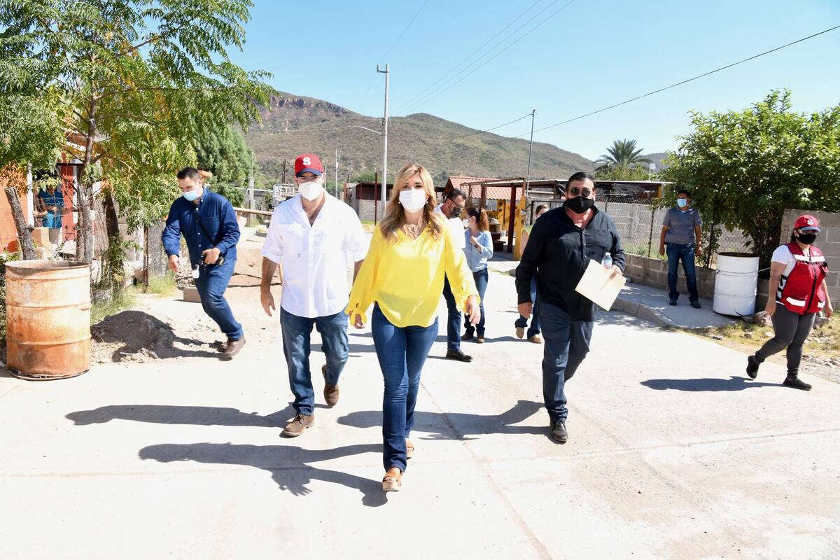 Entrega Gobernadora obras, becas y apoyos a productores en gira por tres municipios