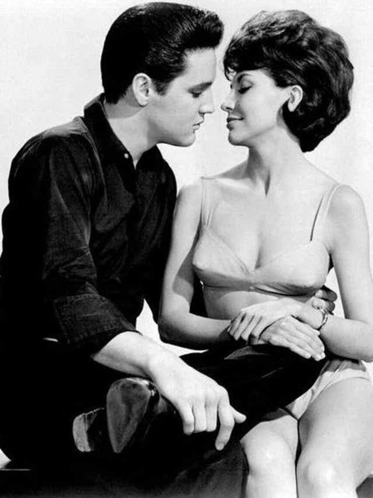 Elsa Cárdenas y Elvis Presley / Cuenta de X: vickmjj1