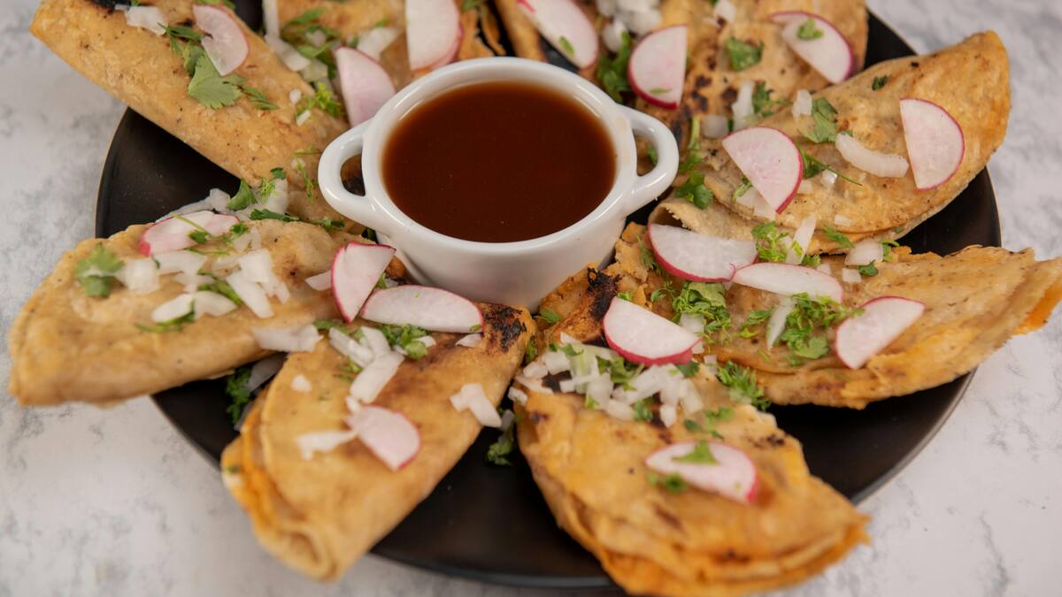 Antojitos mexicanos se encarecen más del doble que la inflación en octubre; sube costo de tacos y tortas en CDMX