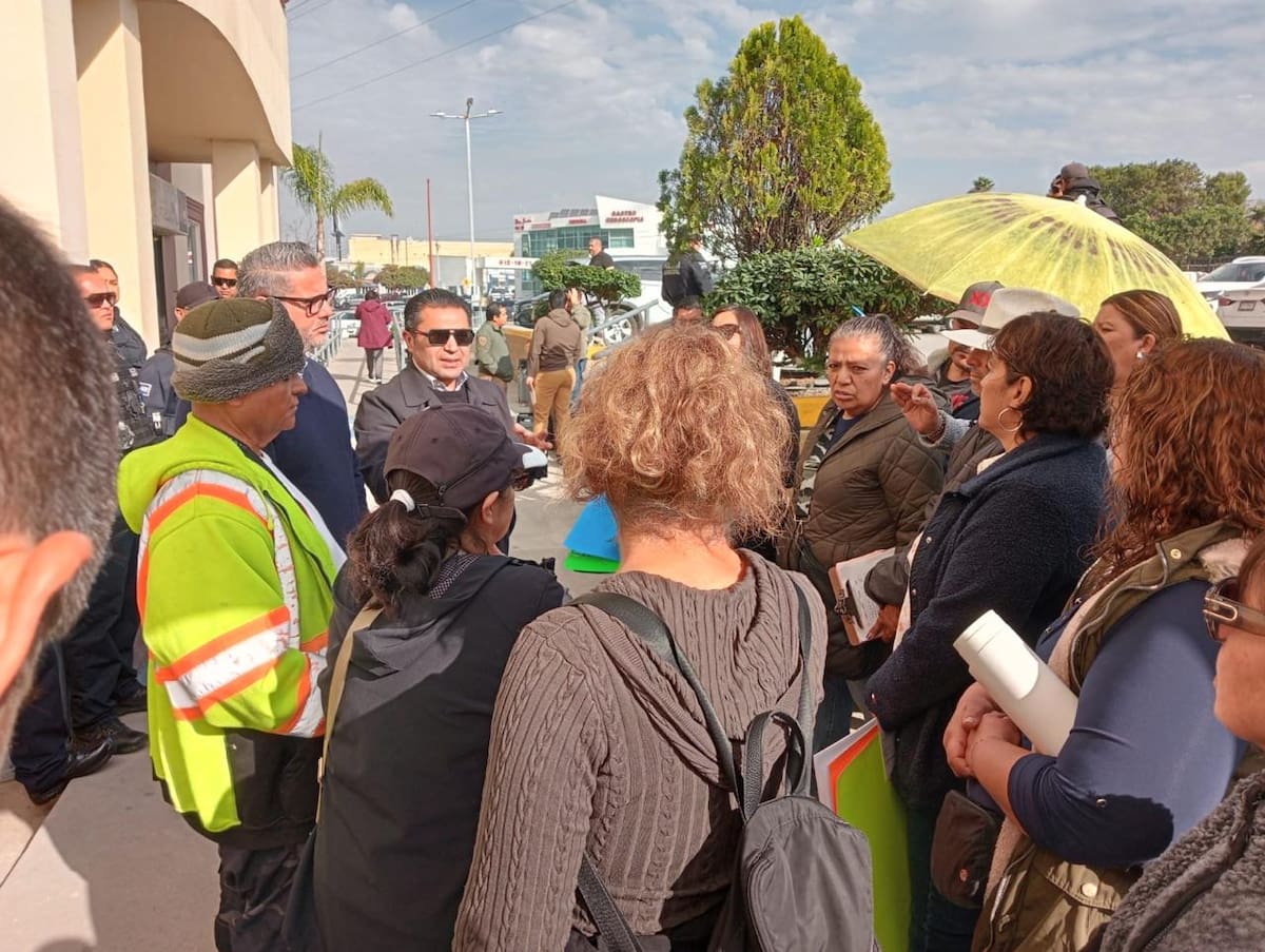 Vecinos del bulevar Popotla indicaron que muchos de ellos son comerciantes y deben pagar sí o sí el predial para actualizar sus permisos. Foto: Carmen Gutierrez