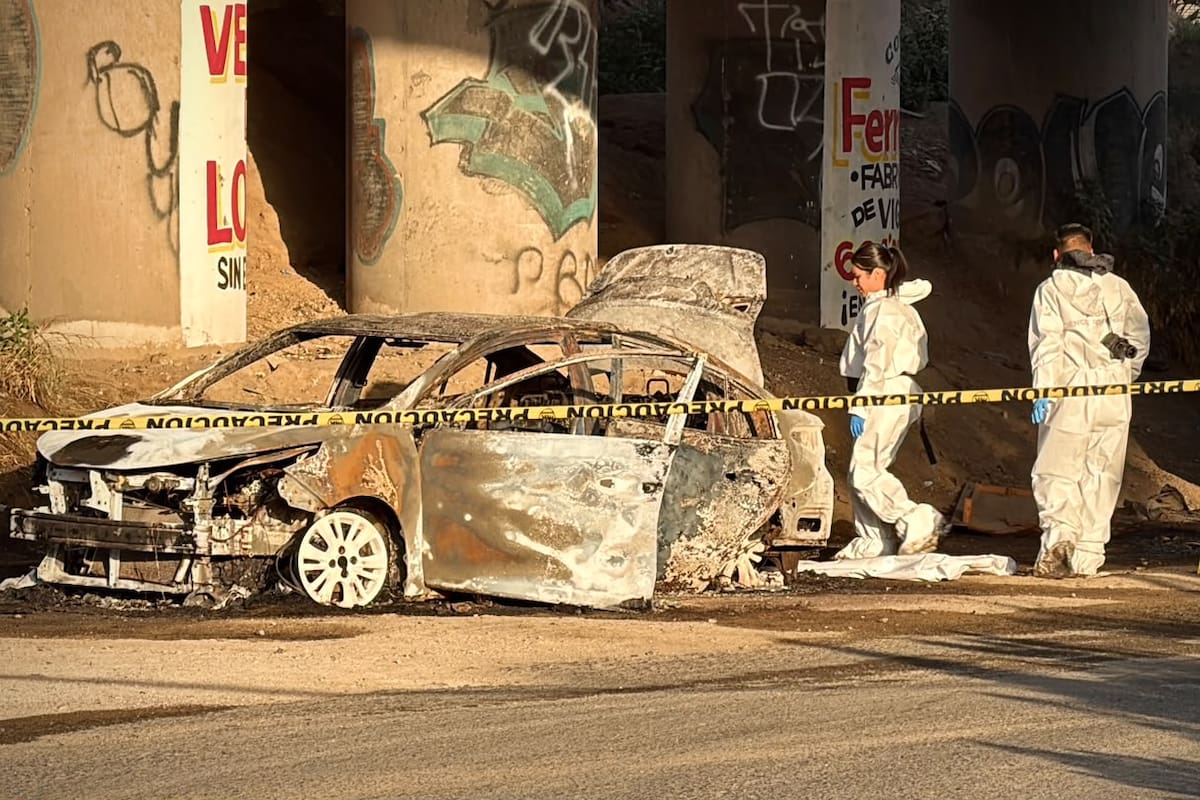 Hallan vehículo calcinado con dos cuerpos en el Corredor 2000