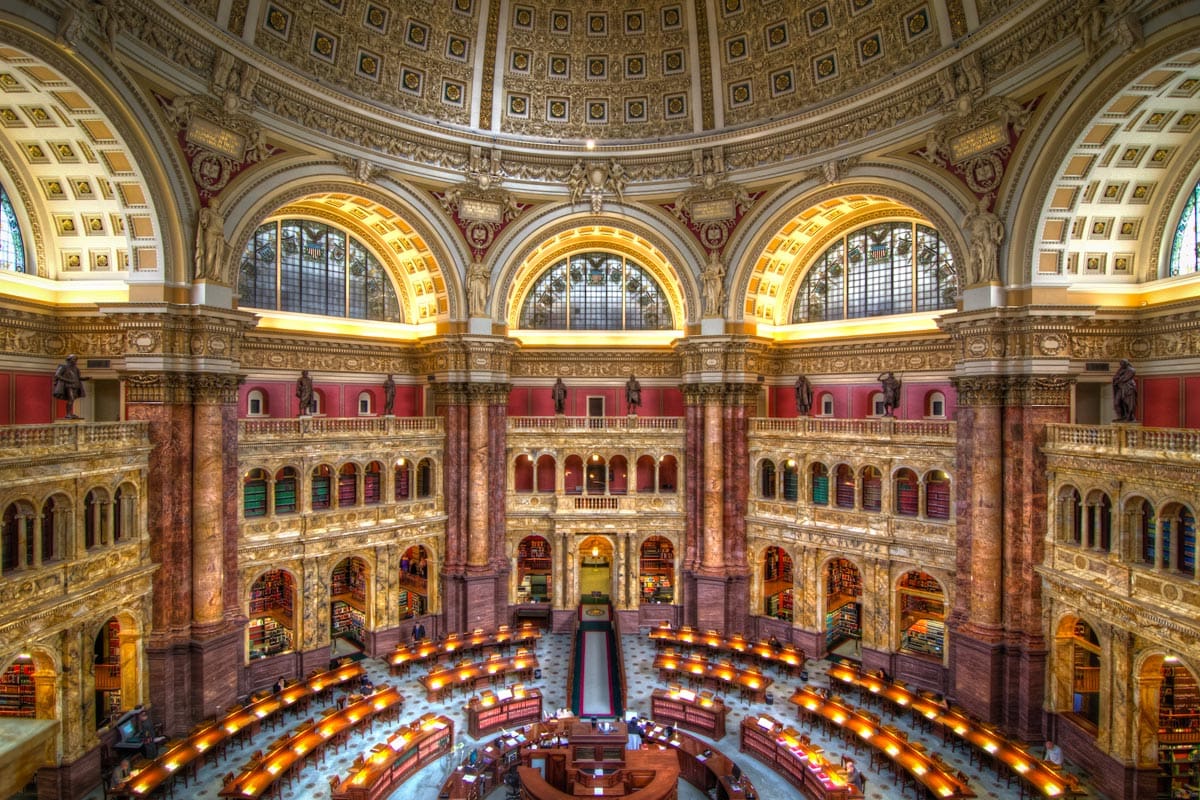 La Biblioteca del Congreso de Estados Unidos, ubicada en Washington, D.C., alberga y preserva tesoros culturales de gran relevancia mundial.