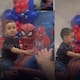 “Su mamá estaba vestida de Spiderman y lo tenía en brazos”: bebé busca a su madre en fiesta temática y recibe una tierna sorpresa