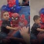 “Su mamá estaba vestida de Spiderman y lo tenía en brazos”: bebé busca a su madre en fiesta temática y recibe una tierna sorpresa