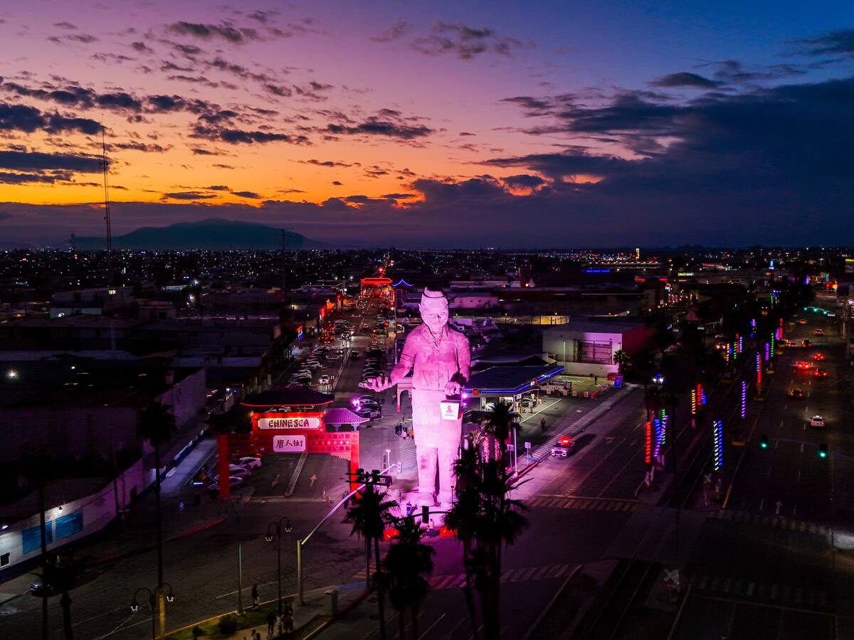 La emblemática obra del Cocinero Chino ha sido oficialmente finalizada y entregada. Este nuevo hito urbano nos regala su primera gran postal bajo el resplandor del primer atardecer de 2026. (Foto: Juan J. Morales)