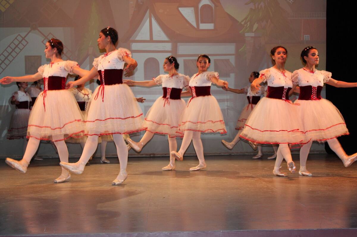 La Compañía de Danza Tijuana y Balancé Escuela de Danza, presentaron a las familias tijuanenses la obra clásica de ballet “Coppélia”.