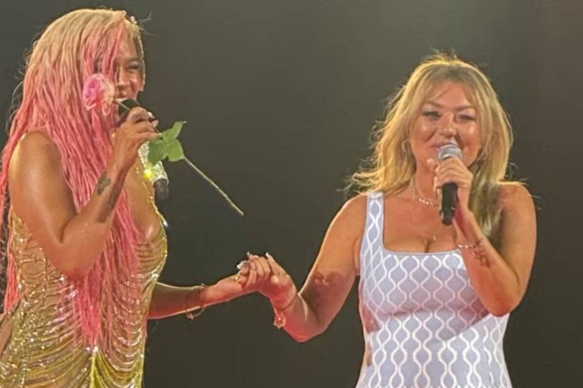 Karol G y Amaia Montero se unen para cantar "Rosas" en Madrid
