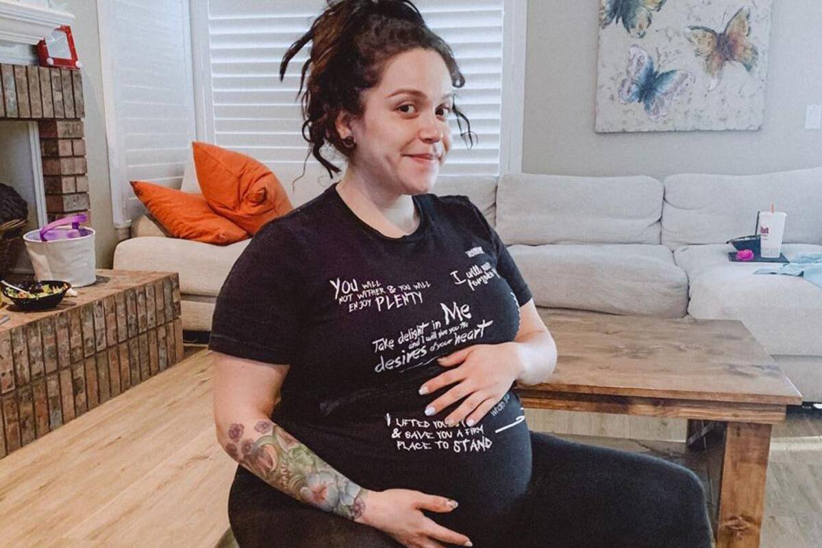 Jacqie, hija de Jenni Rivera, presenta a su bebé recién nacido