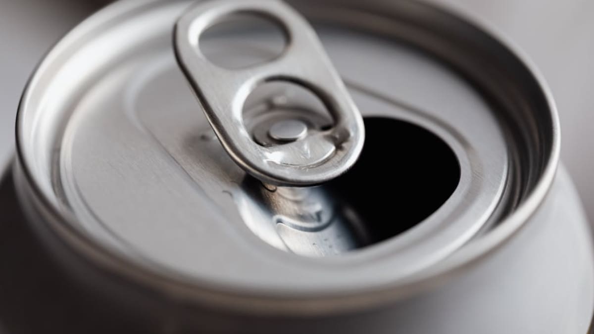 El aluminio alcanzó su precio más alto en un mes tras los ataques de Estados Unidos e Israel contra Irán, ante temores de interrupciones en el suministro global del metal