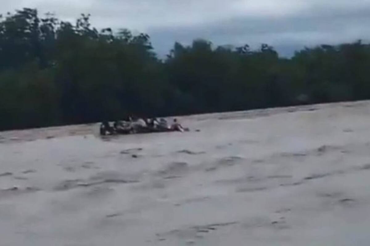 Padre suelta a su bebé de 1 mes de nacido en un río al sentir que se ahogaba