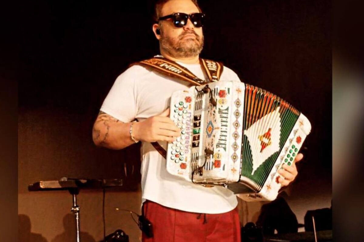 Vocalista de Intocable inicia el año con covid-19