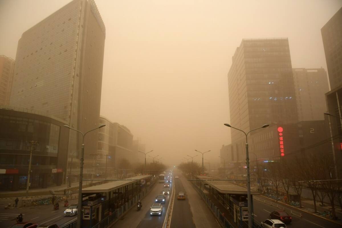 China emite alerta amarilla por tormentas de arena