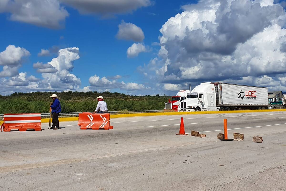 Reanudan yaquis bloqueo en la Cuatro Carriles