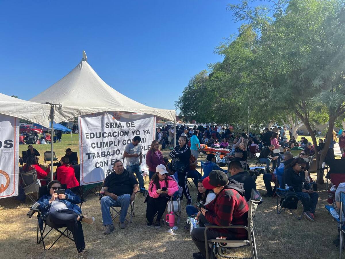 En el caso de los servicios médicos, el Issstecali no atiende a los maestros interinos, argumentando que como no les han pagado sus quincenas, no llega la aportación de los trabajadores a la situación. Foto: Gil Reyna.
