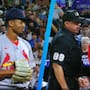 Umpire obliga a novato de Cardinals a enderezarse la gorra sin que existiera una regla, sanciona con una bola a su relevo, expulsa al manager y después marca safe en un aparente out