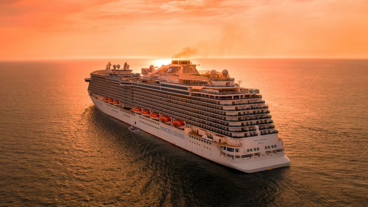 Será acusado como adulto y bajo cargos federales menor de 16 años por asesinato en crucero en aguas internacionales, el detalle legal que transforma su proceso y lo saca del sistema juvenil