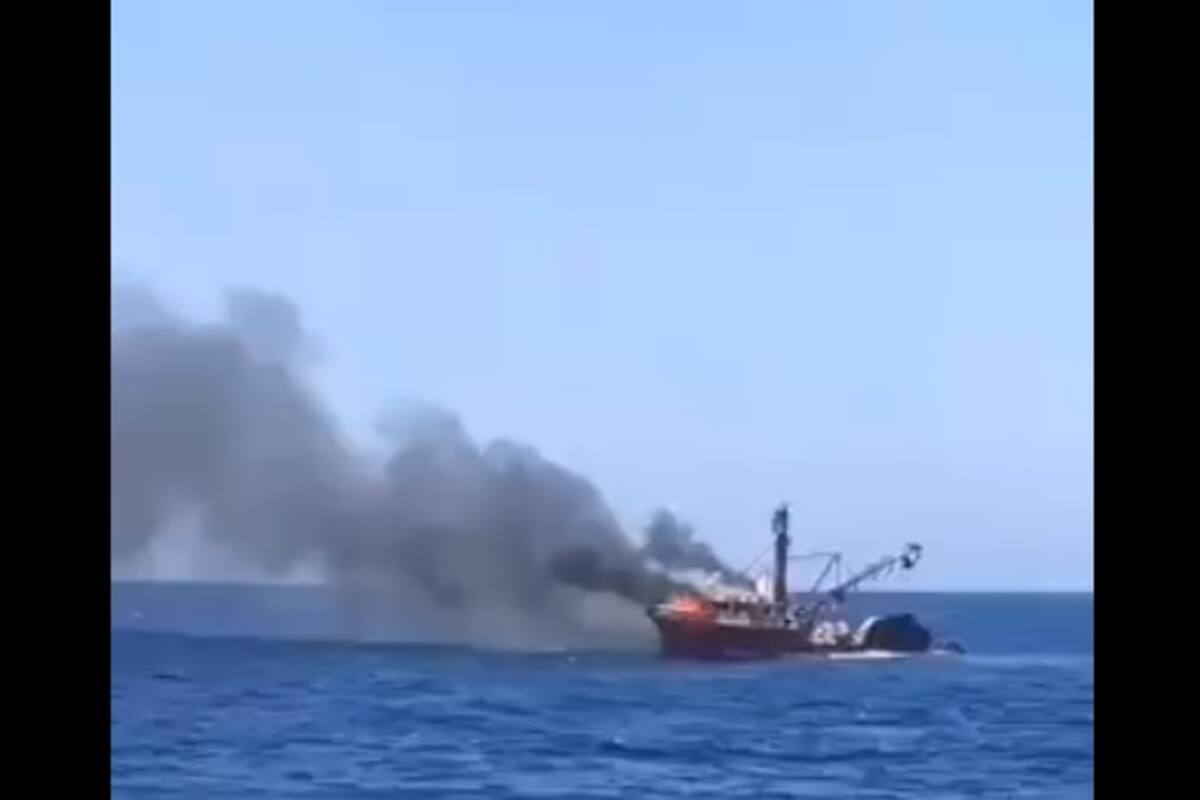 Se incendia barco sardinero de Guaymas en Isla San Pedro Martir; la Semar rescata a tripulantes