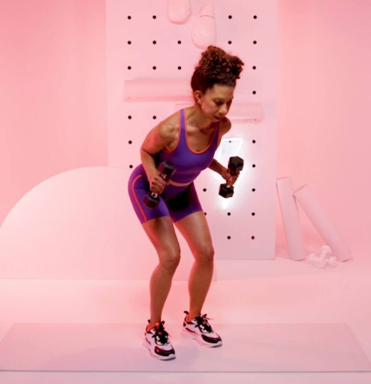 Recuerda mantener una buena postura durante todo el ejercicio. FOTO: Womens Health