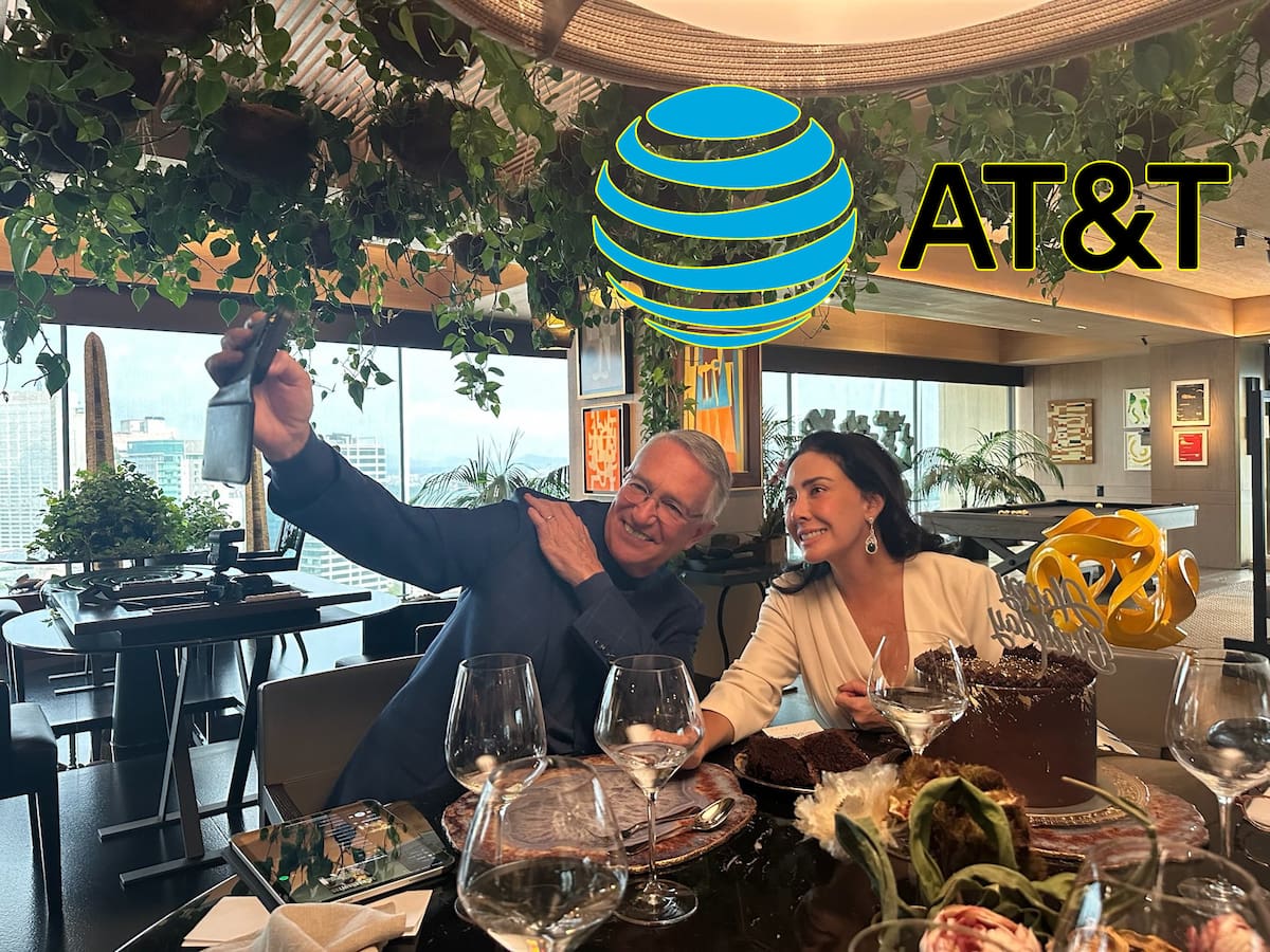 Ricardo Salinas enfrenta posible cárcel en EE.UU. por desacato judicial. AT&T lo demanda por impuestos impagos relacionados con la venta de su empresa de telecomunicaciones en 2014.