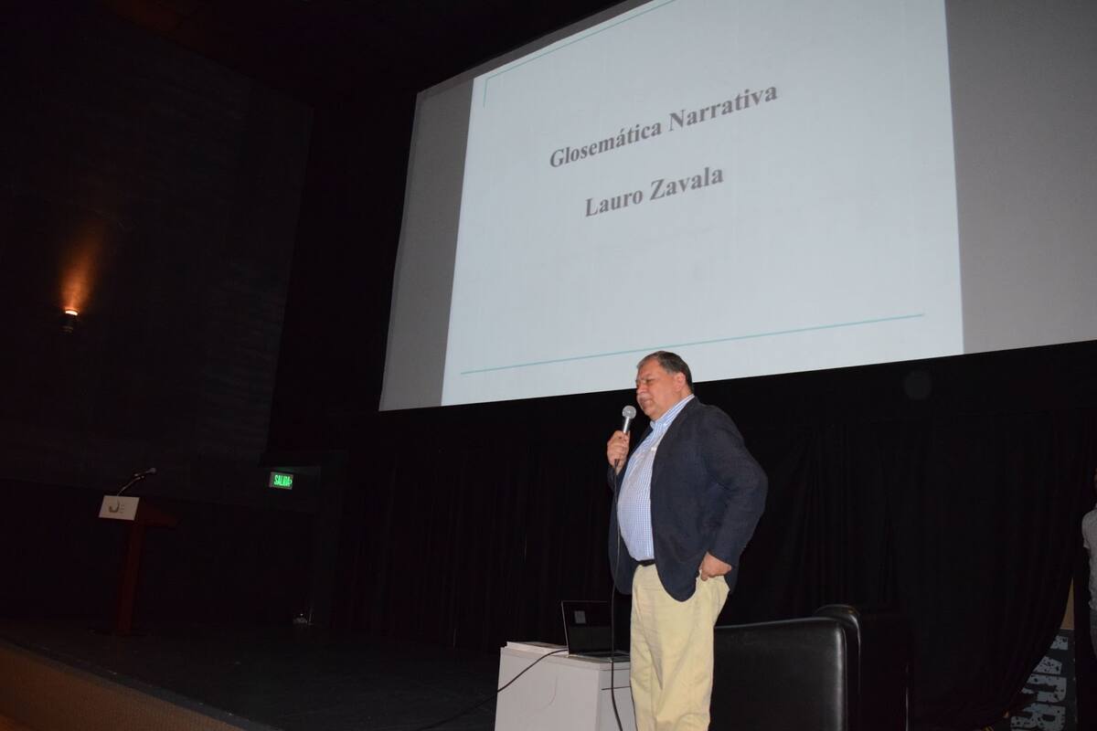 Presenta Lauro Zavala modelo de análisis semiótico en el Cecut