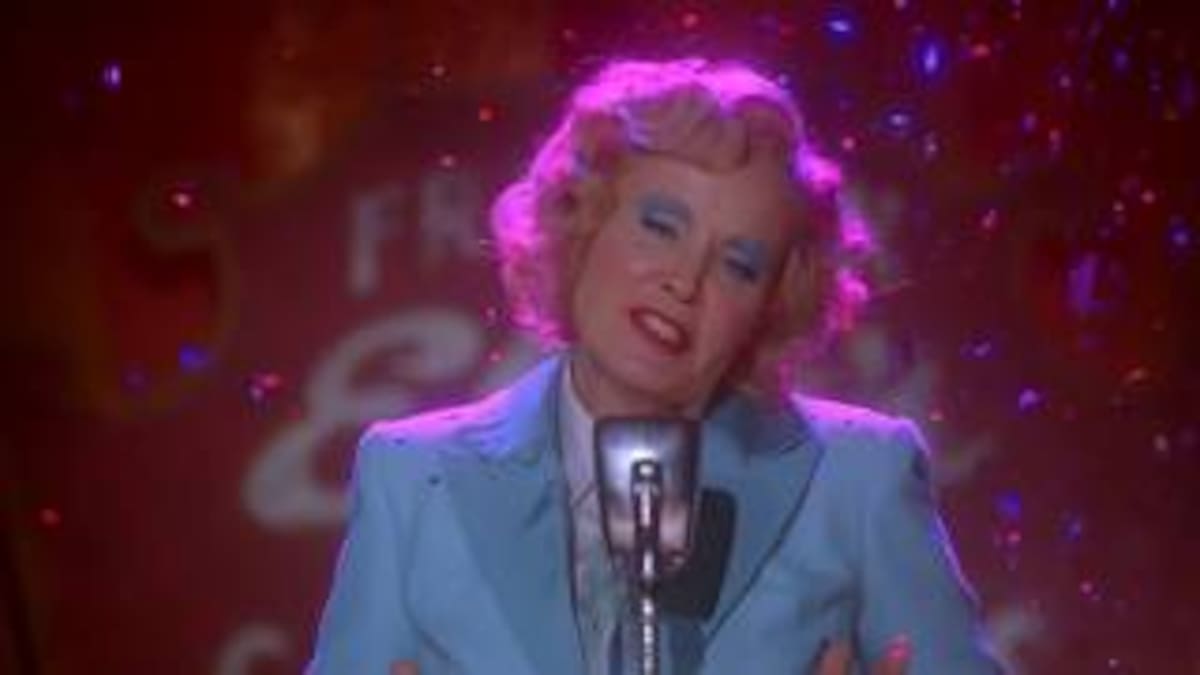 ‘Monsters Among Us’ (Temporada 4: Freak Show, Episodio 1)