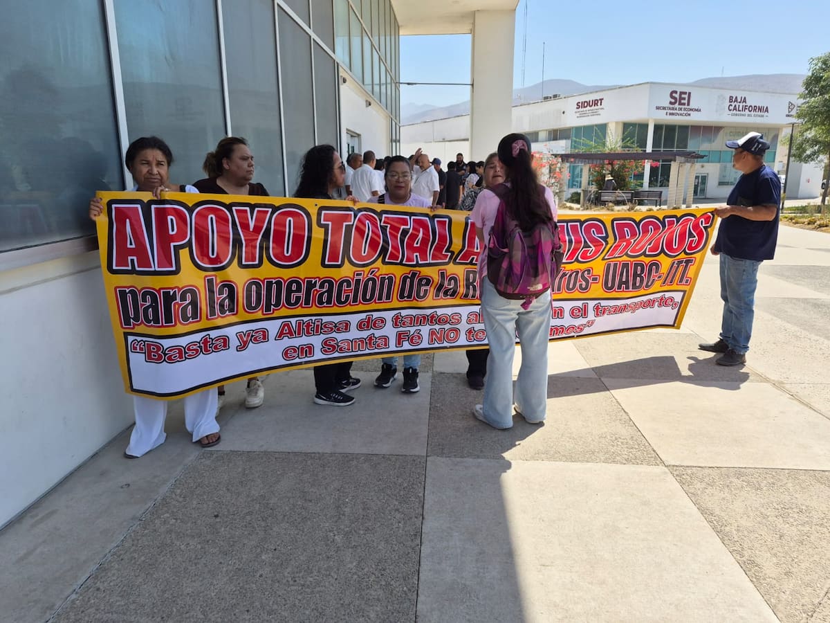 Vecinos de Santa Fe, Cedros y colonias aledañas solicitaron al IMOS mantener la ruta directa hacia UABC e ITT. Foto. Sergio Ortiz