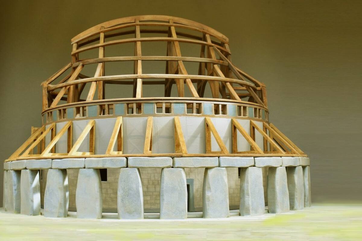 Presentan una hipótesis inusual del aspecto de un templo con el techo de paja