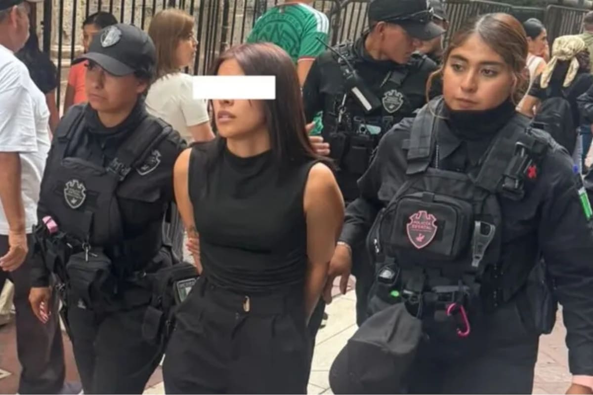 Una mujer llegó a Hacienda con copias de INE de distintas personas para hacer un trámite en el Centro Histórico, pero empleados alertaron a policías al detectar presunta suplantación de identidad