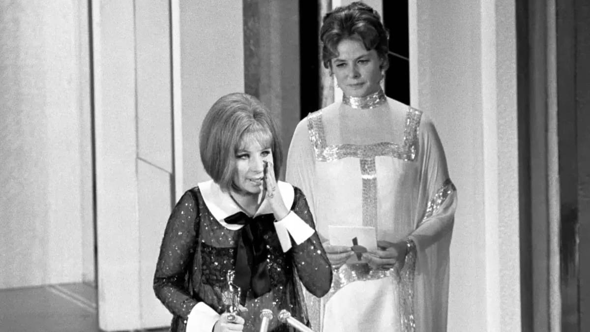 Barbra Streisand y Katharine Hepburn empataron en la categoría de Mejor Actriz