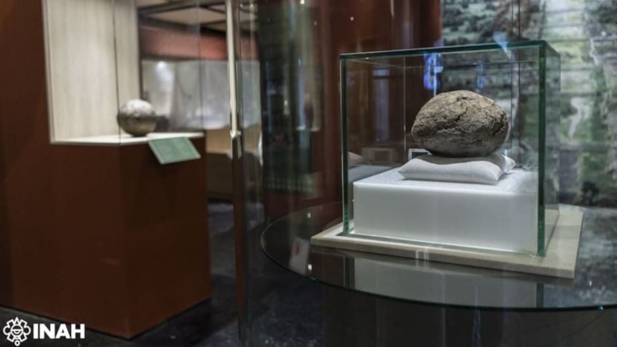 Exhiben en Teotihuacan una pelota de hule de más de 3,600 años: esto es lo que se sabe del hallazgo