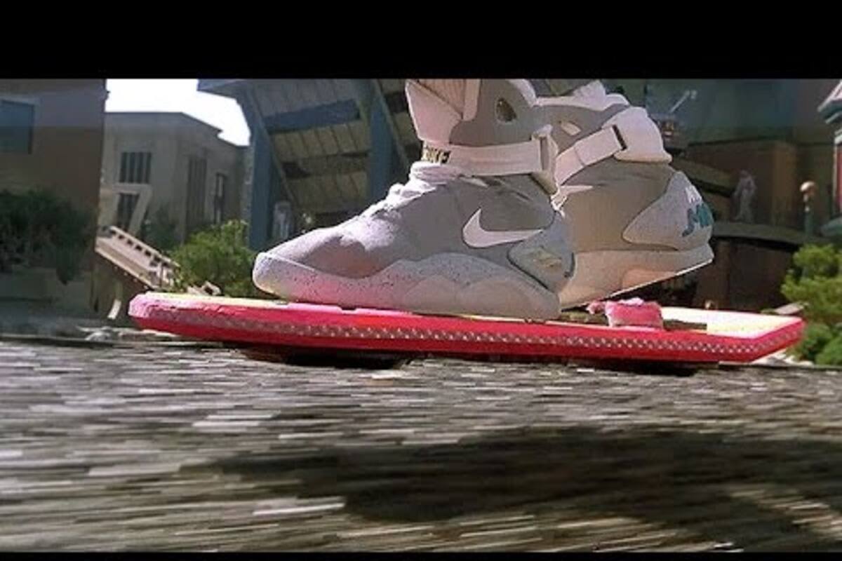 Recrea escena de 'Regreso al futuro' con aerotabla