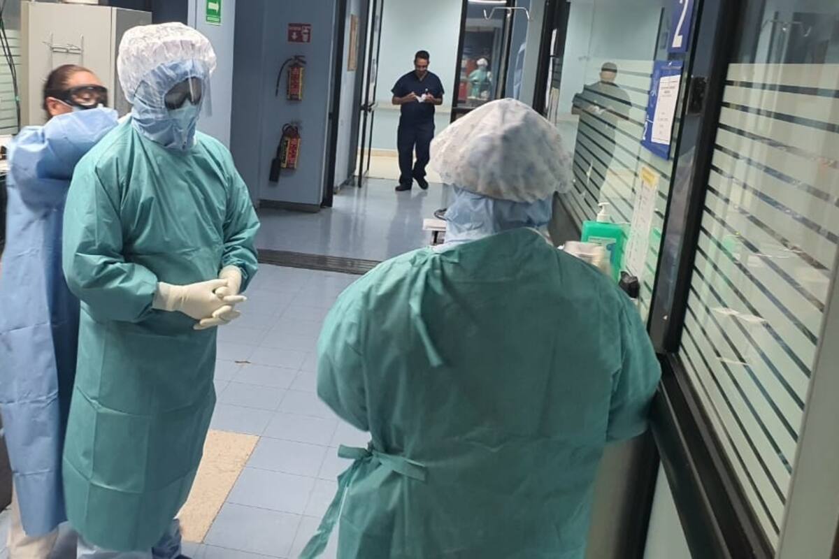 Reportan que hospitales de Neurología y Cardiología reciclan batas y cubrebocas