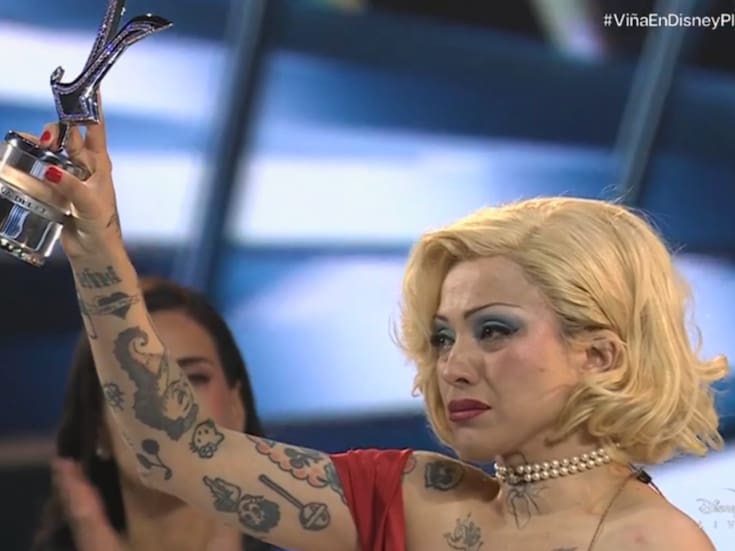 Mon Laferte hace historia en Viña 2026: recibe Gaviota de Platino y se convierte en la ganadora más joven