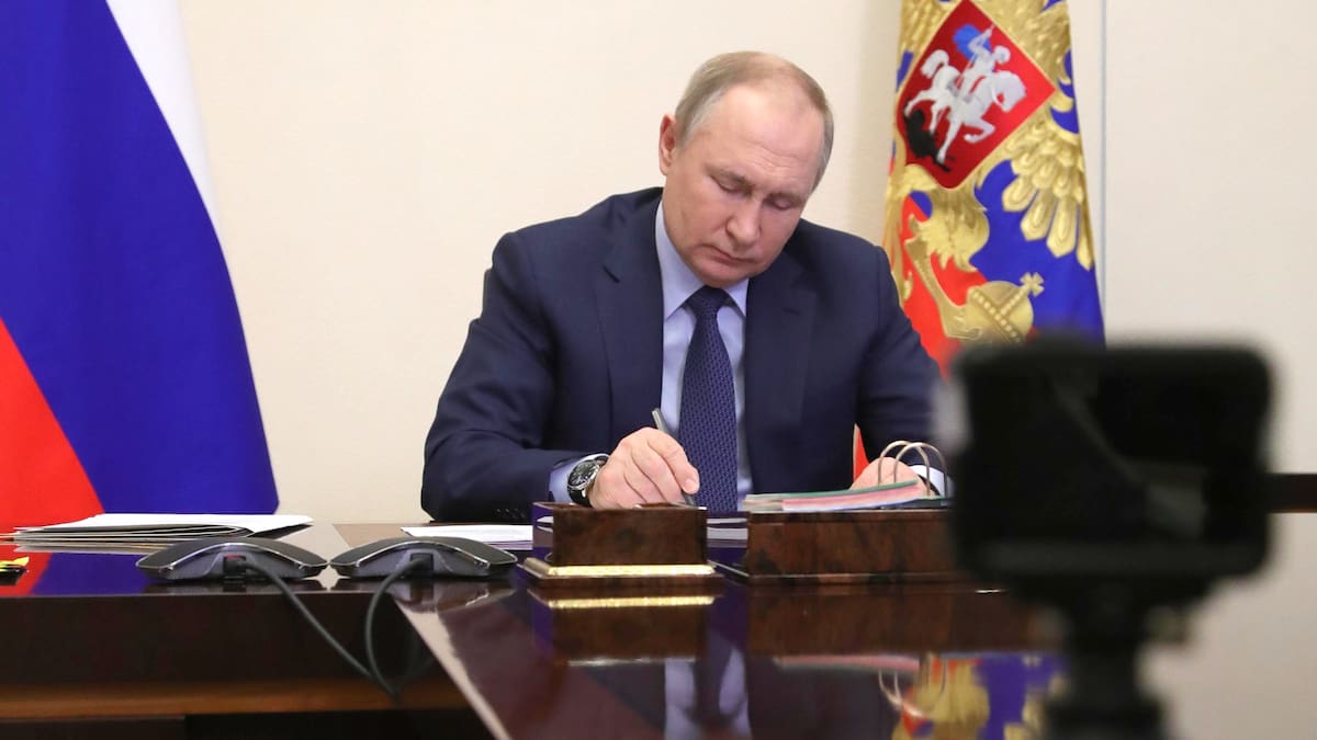 Putin ofrece frenar ataques si Ucrania celebra elecciones, critica a la OTAN, habla de concesiones y afirma que la pelota está ahora del lado de Occidente y Kyiv
