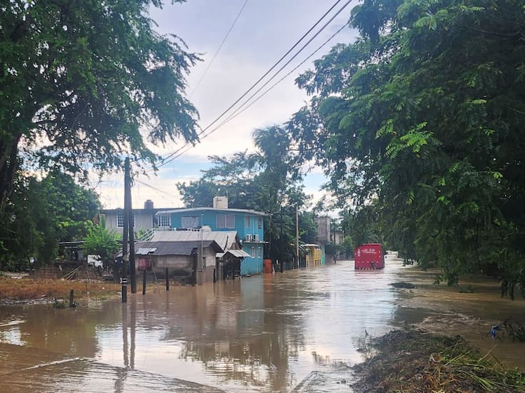 Denuncian derrames de hidrocarburos en Veracruz tras inundaciones; acusan inacción de Pemex