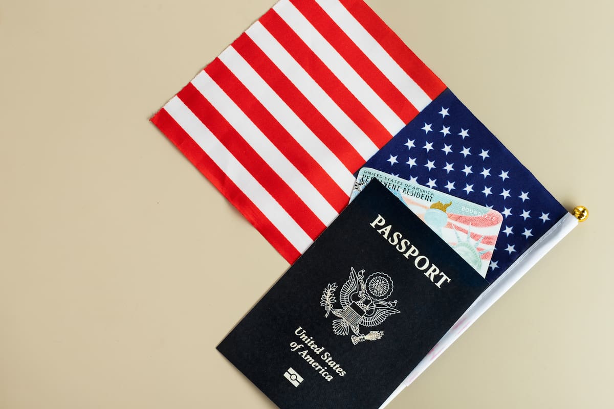 Fraude matrimonial en Estados Unidos: USCIS advierte sobre prisión y multas de hasta 250 mil dólares
