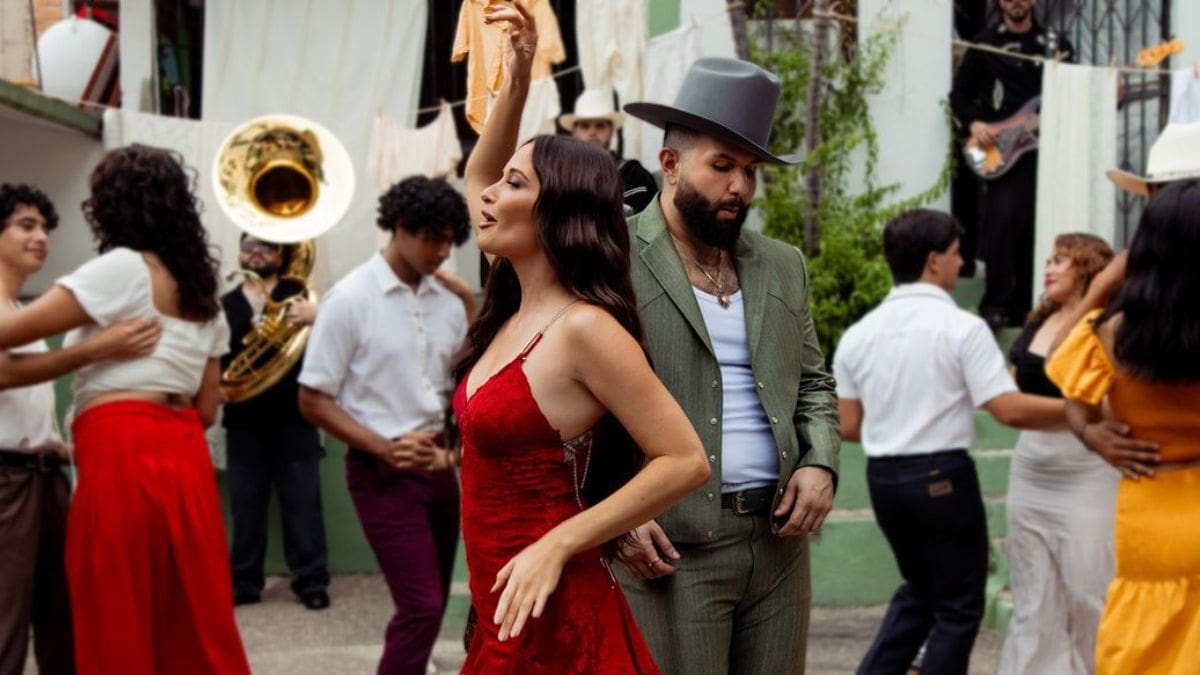 Carín León y Kacey Musgraves estrenan “Lost In Translation”: un video que celebra el amor y la música sin fronteras