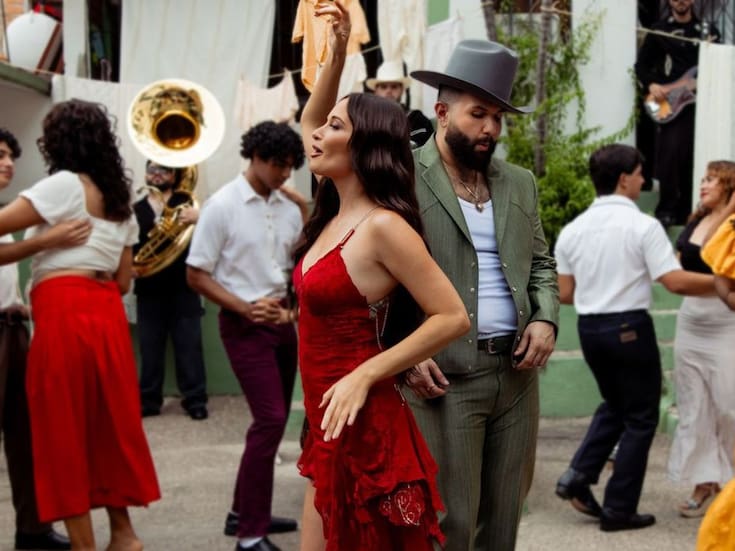 Carín León y Kacey Musgraves estrenan “Lost In Translation”: un video que celebra el amor y la música sin fronteras