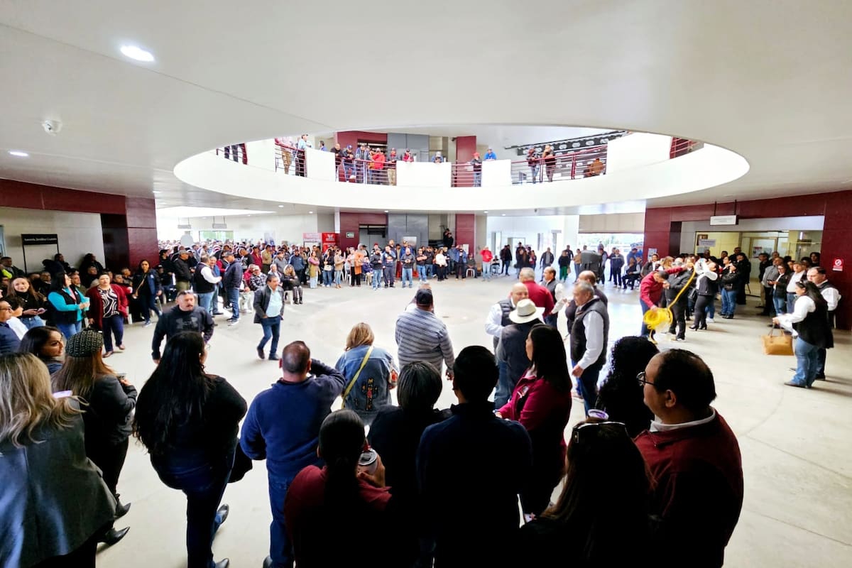 Burócratas realizan paro de labores en Ensenada