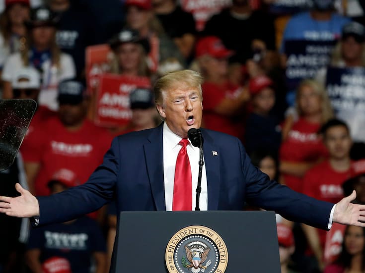 Uno de cada tres votantes latinos que apoyó a Donald Trump se arrepiente de su voto, encuestas revelan un desplome en su popularidad por la economía, el aumento del costo de vida y promesas incumplidas que hoy pasan factura