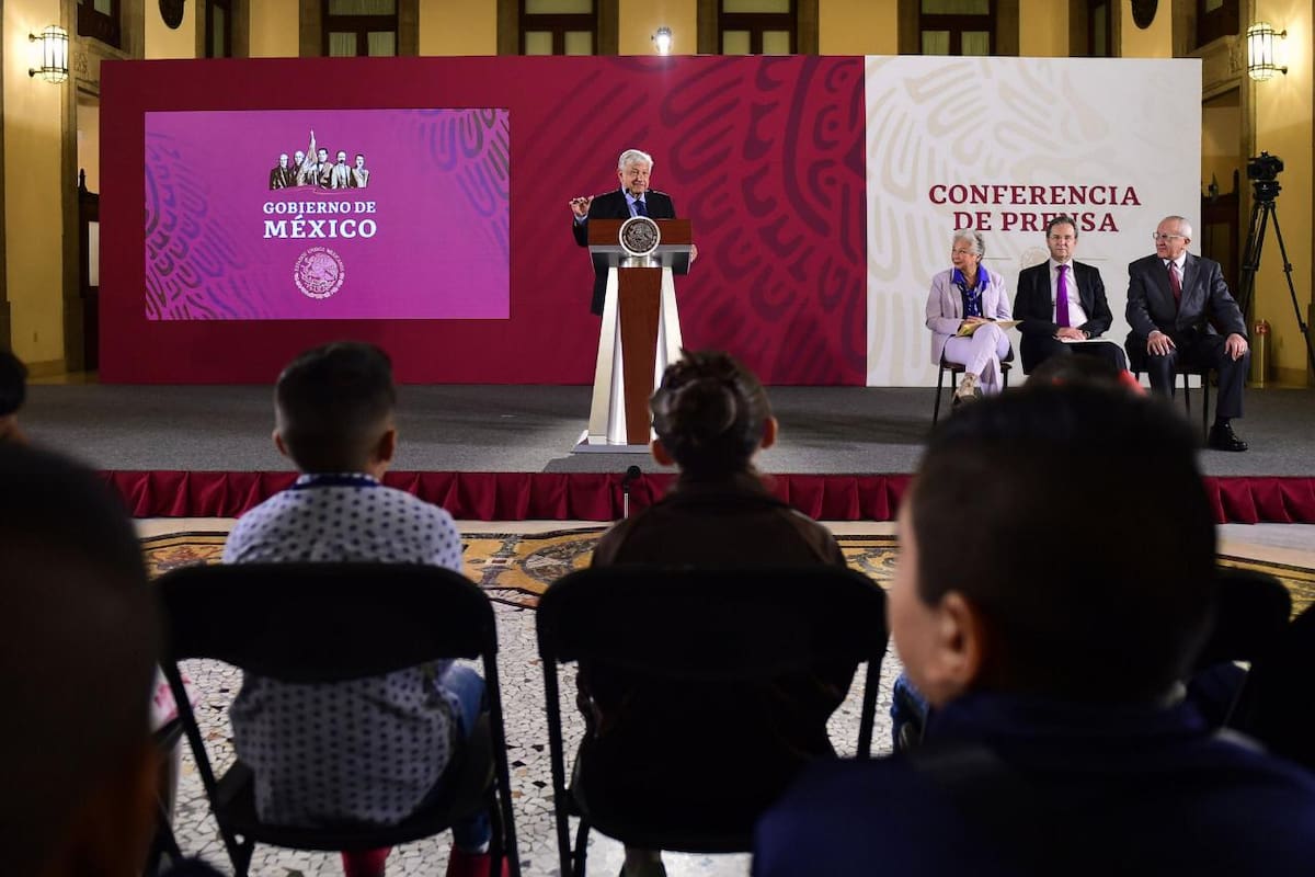 Con motivo del Día del Niño, AMLO recibe a grupo de niñas y niños en su conferencia matutina