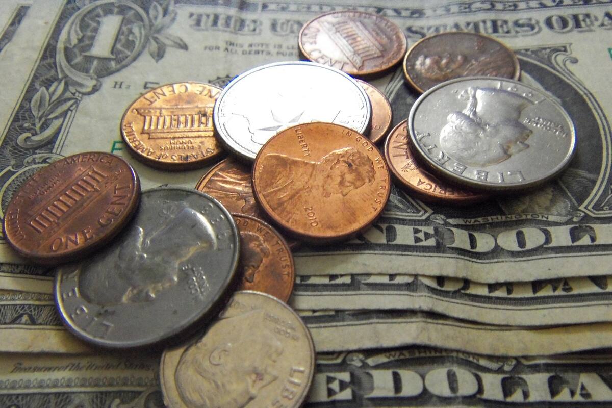 El peso mantiene pérdidas frente al dólar y así cotiza el tipo de cambio hoy lunes 3 de febrero de 2025