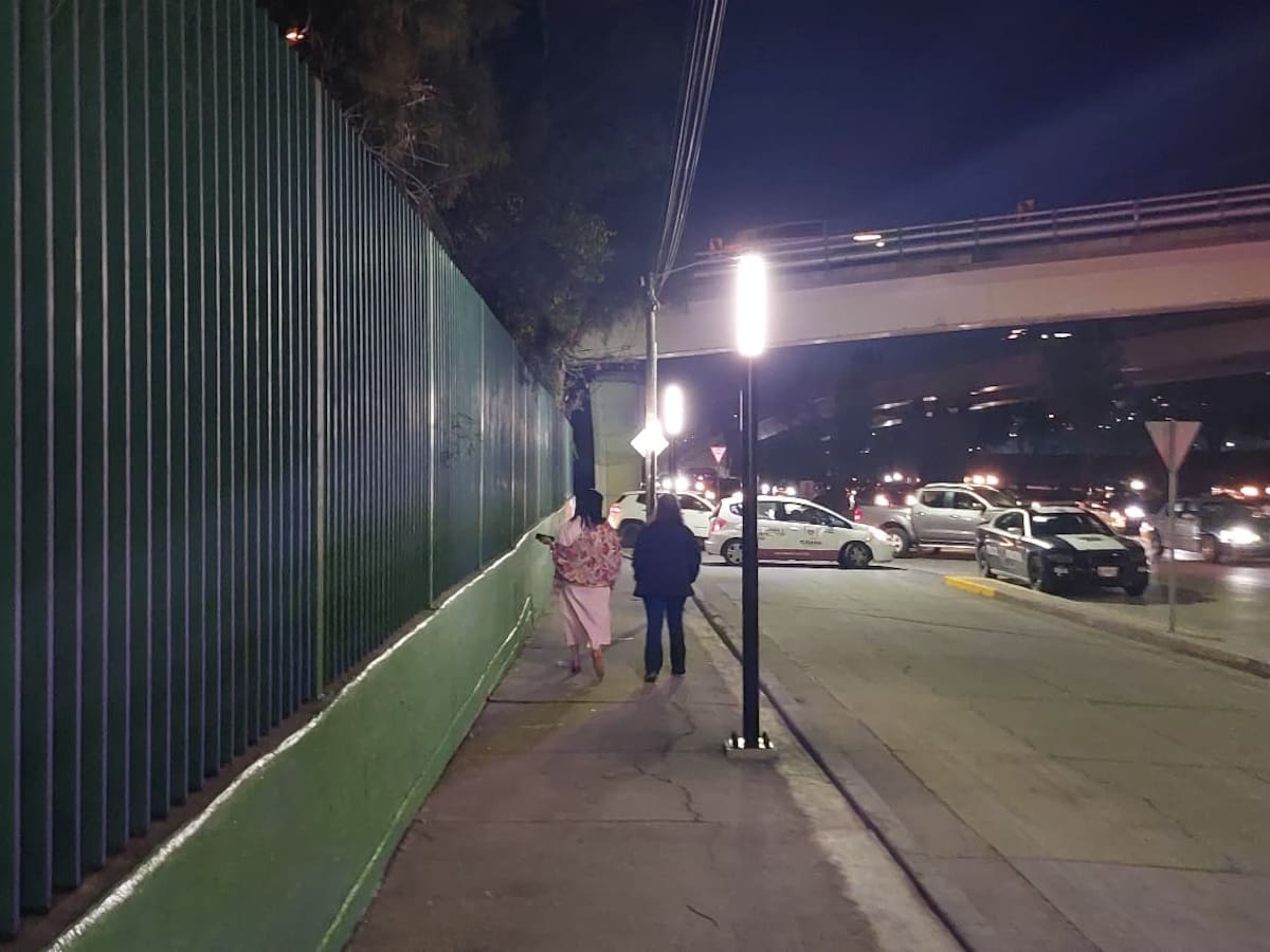 Más luz y seguridad para estudiantes del Cobach y Conalep en Tijuana. Foto: Khennia Reyes