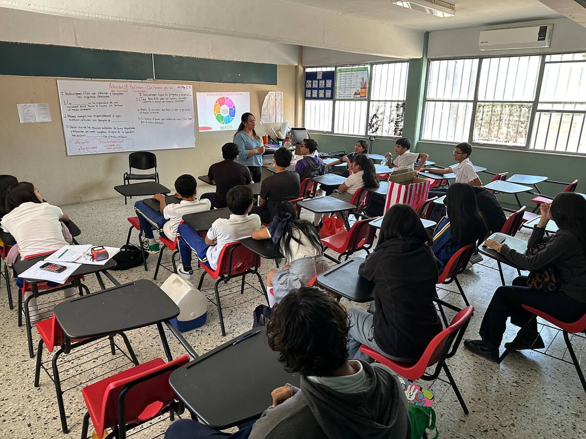 Alumnos de educación básica de los diferentes municipios regresaron ayer a las aulas. FOTO: BANCO DIGITAL