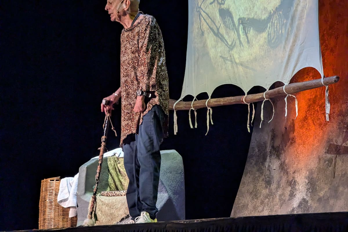 César Bono defiende al cavernícola