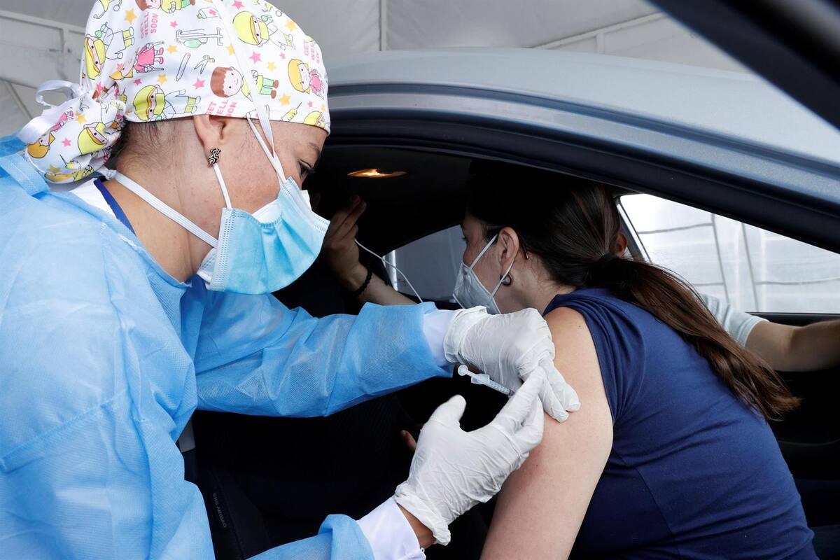 Vacuna Pfizer: CEO dice que podría ser necesaria tercera inyección después de 6 meses