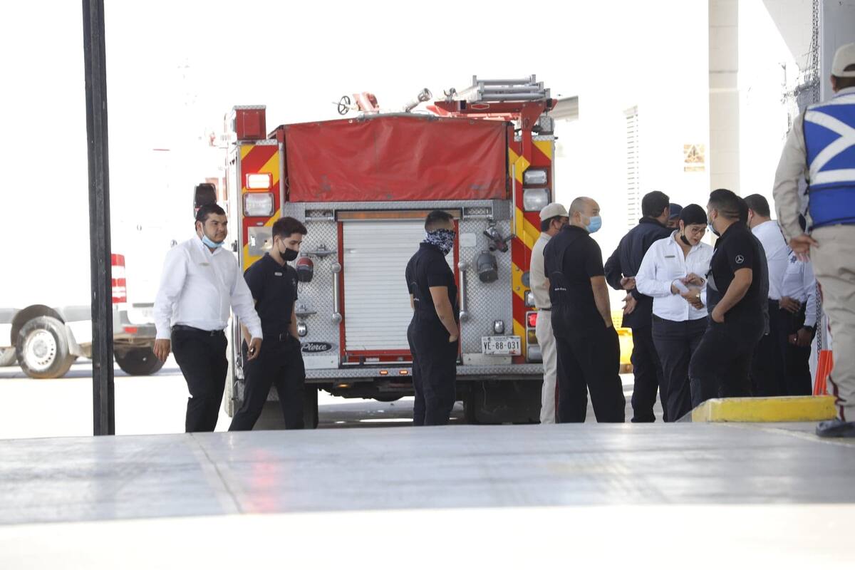 Tres personas lesionadas dejó accidente de auto al interior de agencia de vehículos en Hermosillo