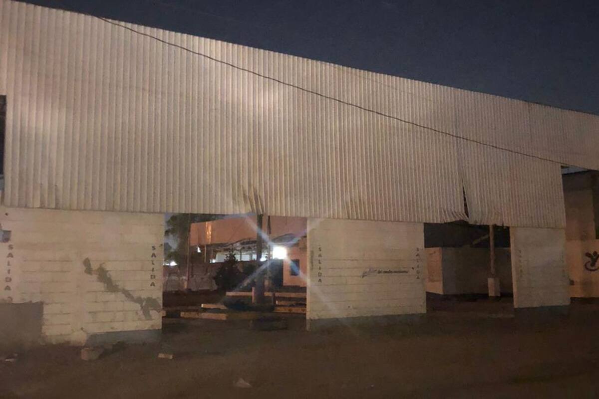 Jóvenes roban en verificentro abandonado