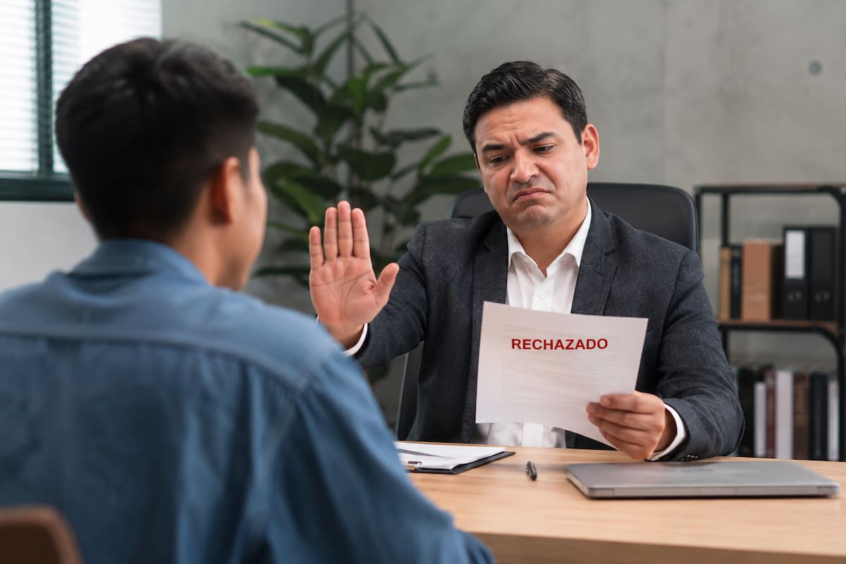 Vacantes en México siguen excluyendo candidatos de “25 a 35 años” y descartan personas con discapacidad o VIH pese a que la discriminación laboral puede llevar a prisión
