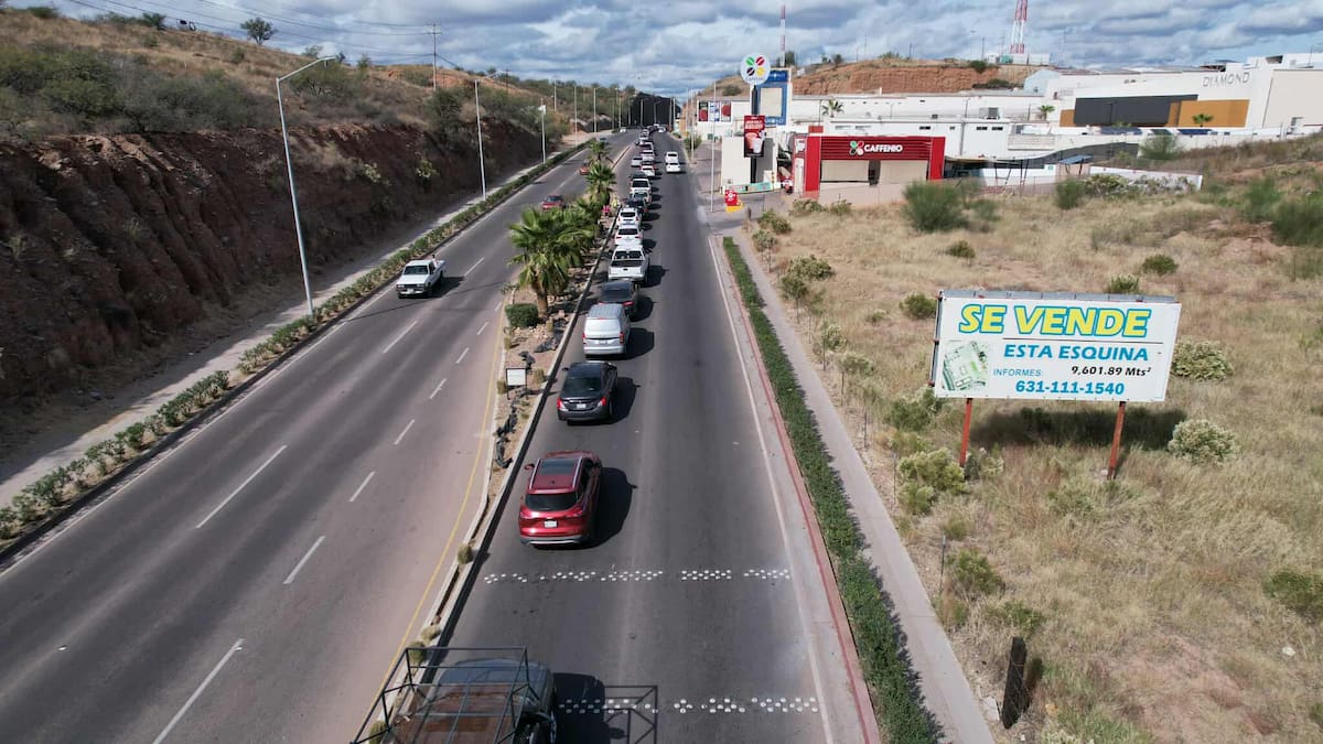 Las filas para ingresar al vecino país del Norte, presentaron tiempos de espera superiores a los 150 minutos. FOTO: MANUEL JIMÉNEZ
